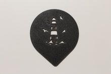 Laden Sie das Bild in den Galerie-Viewer, Kaffeeschablone Leuchtturm mit Möwen Motiv