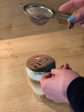 Laden Sie das Bild in den Galerie-Viewer, Kaffeeschablone Möwe Motiv