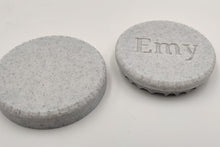 Laden Sie das Bild in den Galerie-Viewer, Grinder mit eigenem Namen oder Logo - Kräutermühle, Crusher, Gewürzmühle